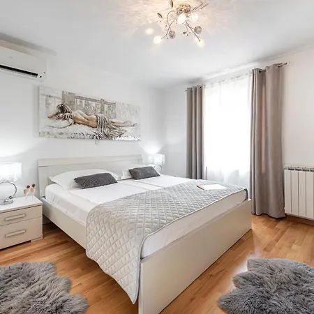 Anita, * Цавтат