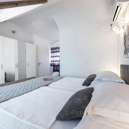 Villa Anita, *