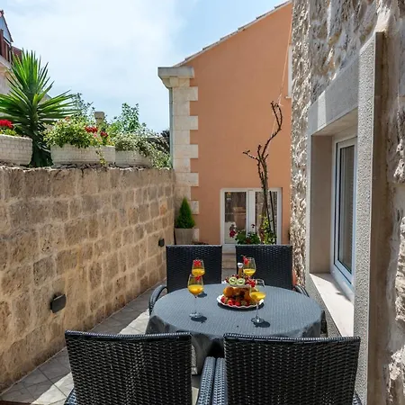 Villa Anita, *