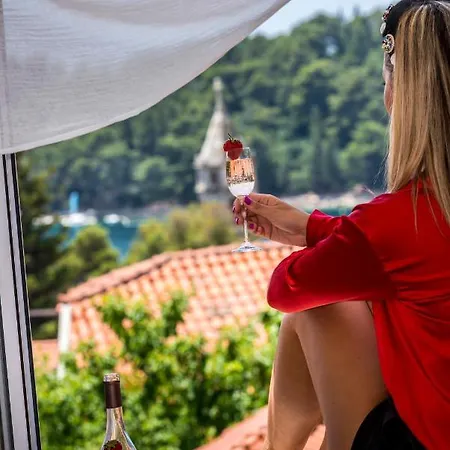 Anita, 빌라 챠브타트